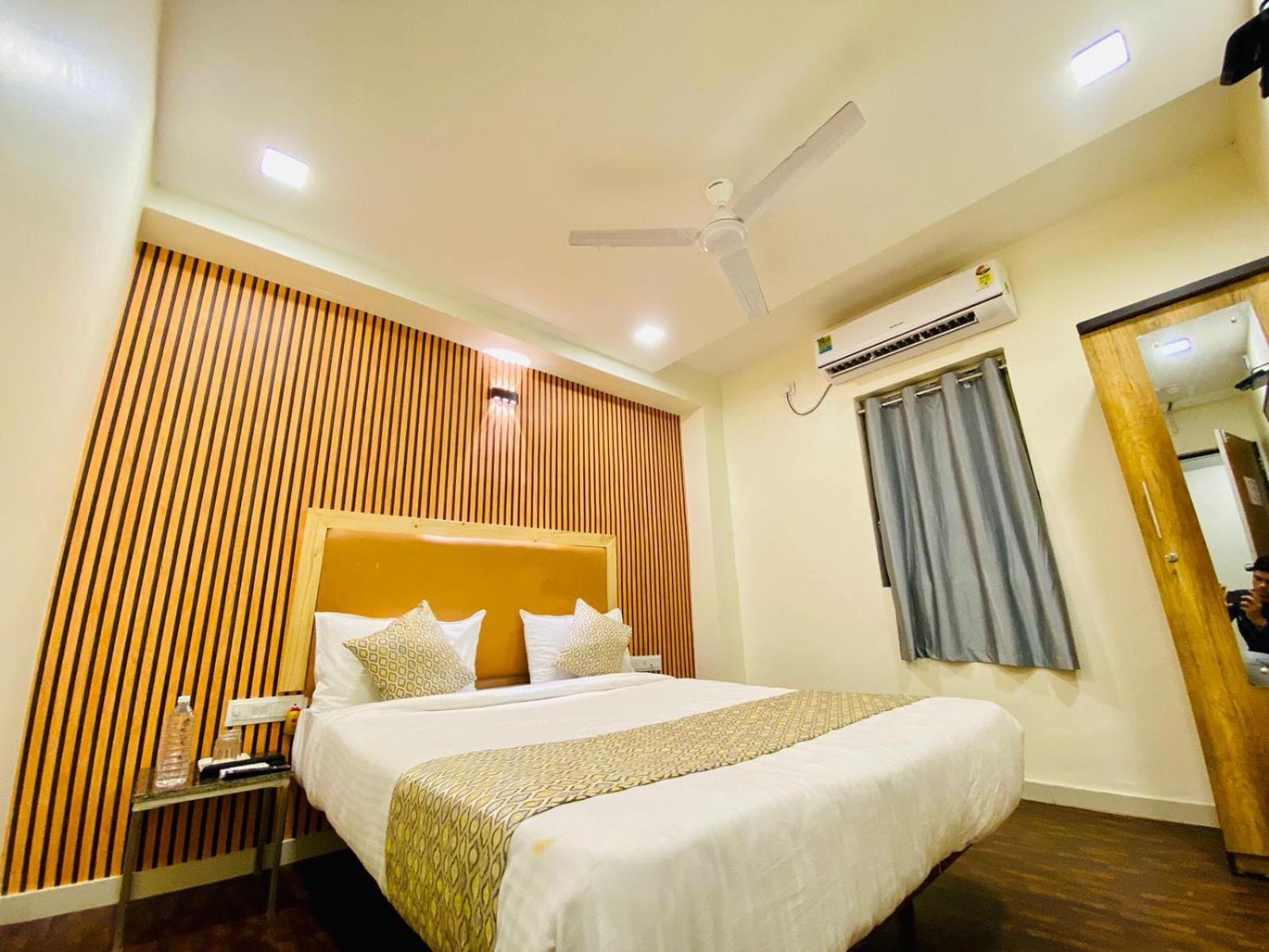 Hotel Alexa By Abc Ahmedabad Exterior photo