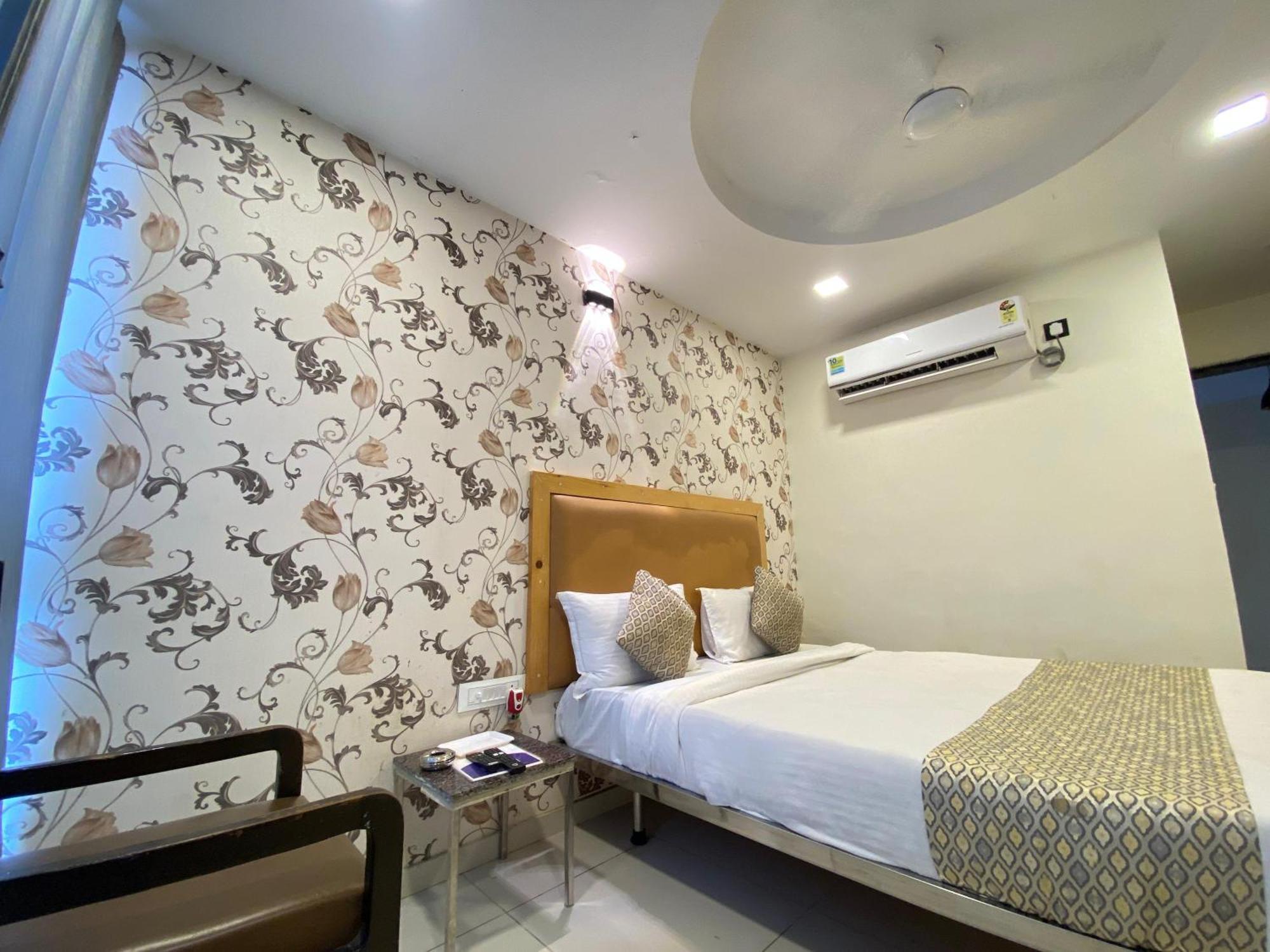 Hotel Alexa By Abc Ahmedabad Exterior photo